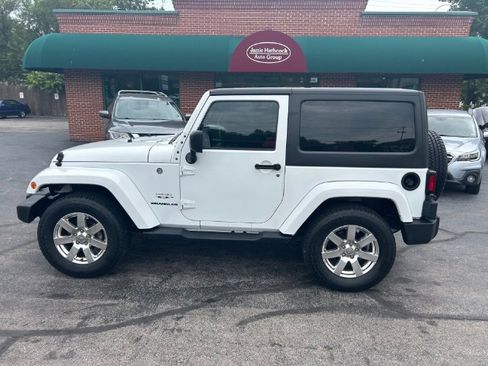 Used 2017 Jeep Wrangler Sahara w/ Connectivity Group image 2