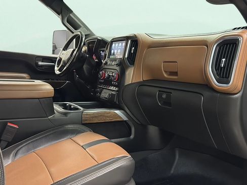 Used 2022 Chevrolet Silverado 2500 High Country w/ Technology Package image 14