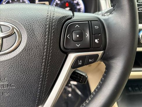 Used 2017 Toyota Highlander XLE image 13