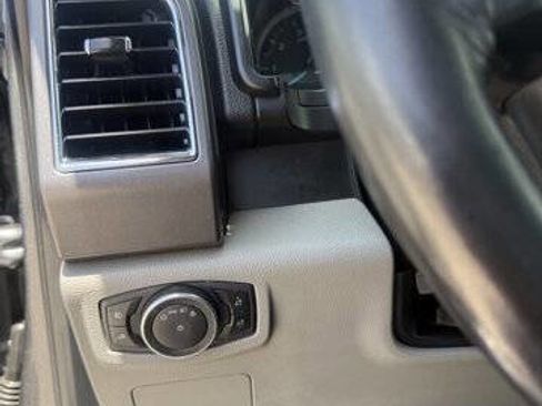 Used 2015 Ford F150 XLT AWD/4WD image 17