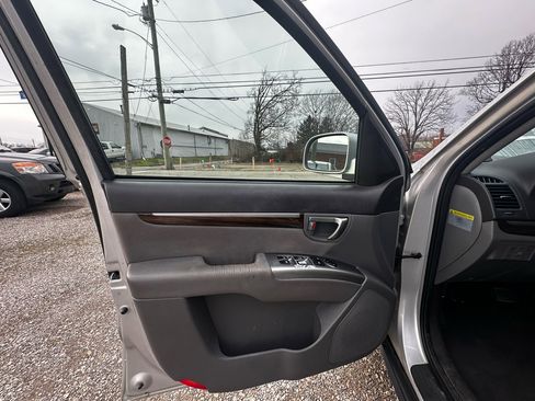 Used 2011 Hyundai Santa Fe SE image 9