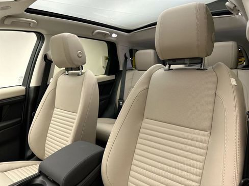 Used 2025 Land Rover Discovery Sport S image 8