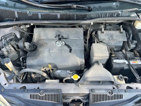 Used 2013 Toyota Sienna LE w/ Towing Pkg FWD image 9