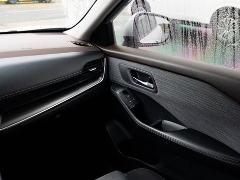 Used 2022 Nissan Rogue SV image 10