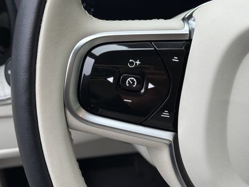 Certified 2023 Volvo XC60 B5 Plus w/ Protection Package Premier image 19