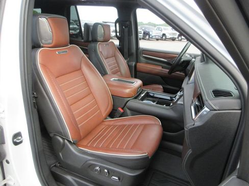 Certified 2023 GMC Yukon Denali Ultimate AWD/4WD image 28
