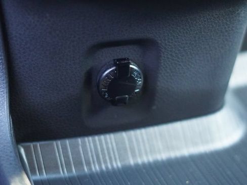 Used 2024 Toyota Sienna Platinum FWD image 36