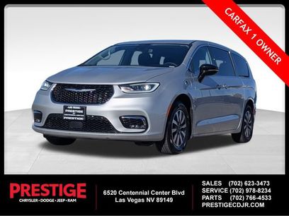 Used 2024 Chrysler Pacifica Select