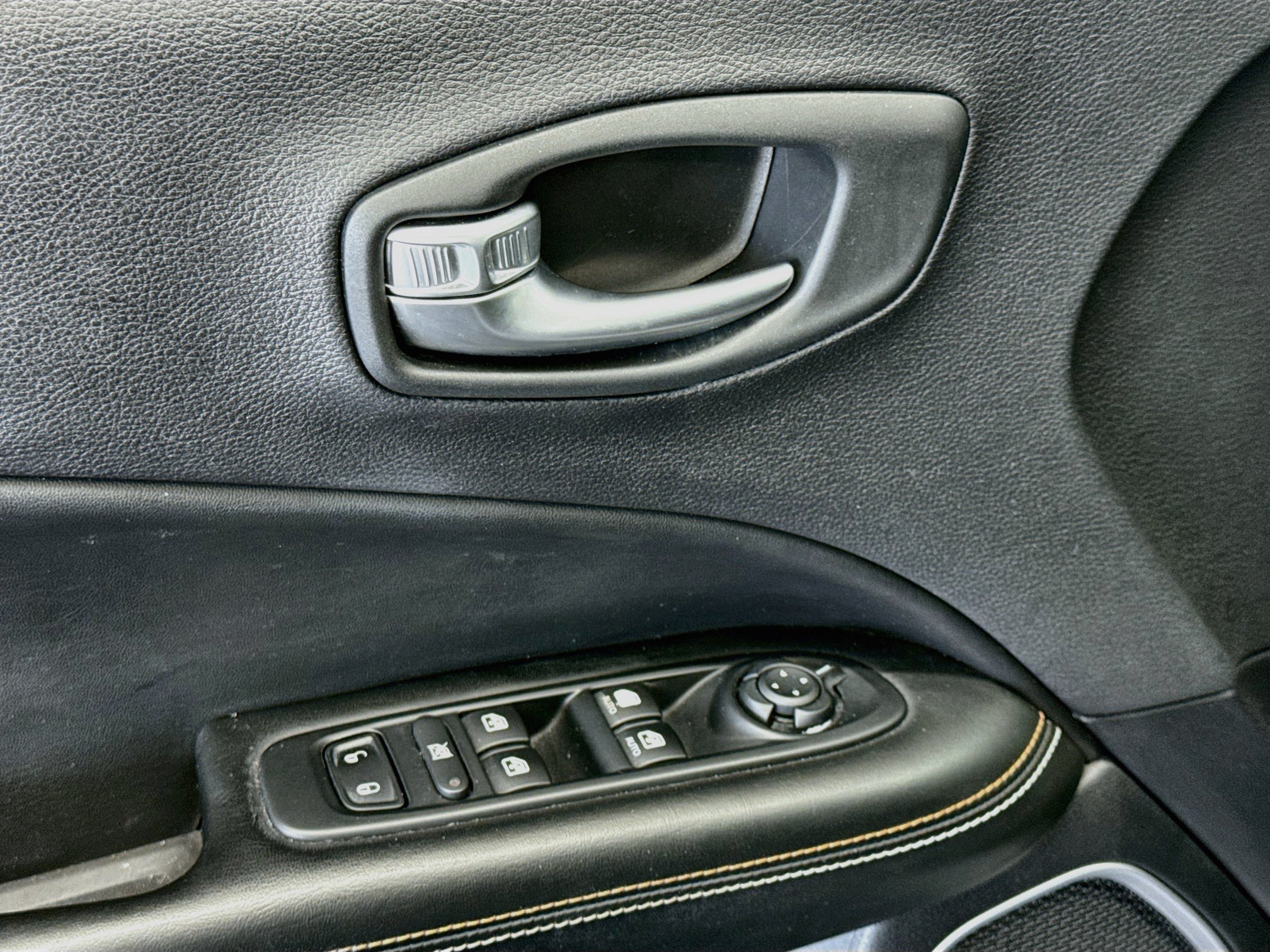 Used 2018 Jeep Compass Latitude w/ Popular Equipment Group AWD/4WD image 15