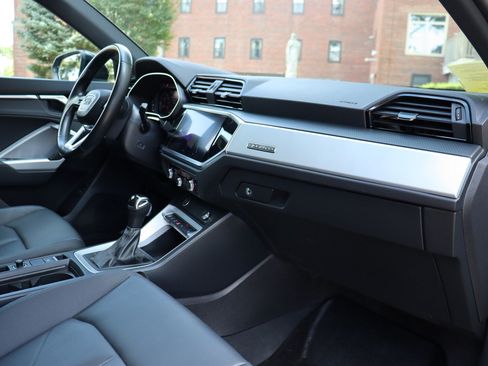 Used 2021 Audi Q3 2.0T Premium w/ Convenience Package AWD/4WD image 18