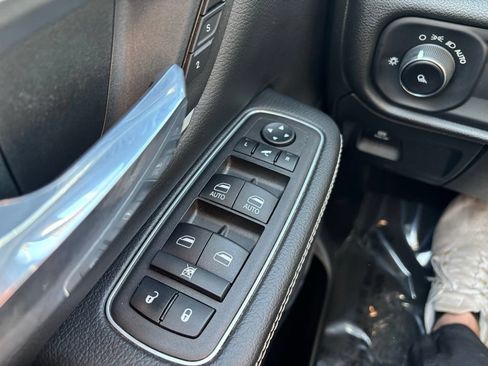 Used 2024 RAM 1500 Laramie AWD/4WD image 17