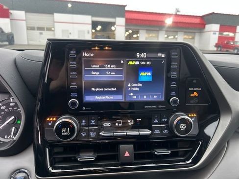 Used 2022 Toyota Highlander XLE image 36