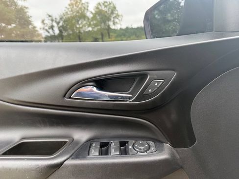 Used 2018 Chevrolet Equinox LT AWD/4WD image 25