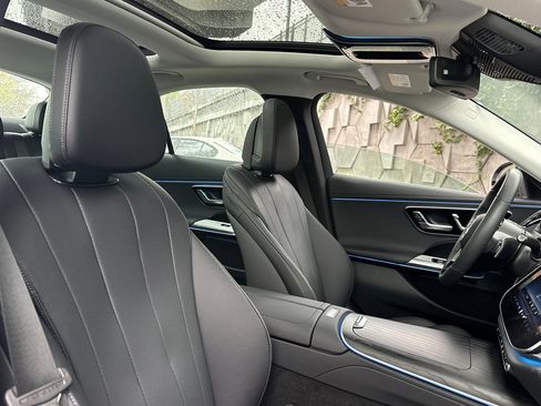 Used 2025 Mercedes-Benz E 350 4MATIC Sedan image 32