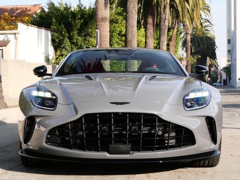Used 2025 Aston Martin V8 Vantage Coupe RWD image 7