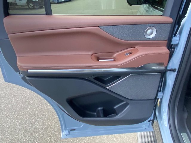 New 2027 Lincoln Navigator Reserve AWD/4WD image 9