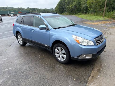 Used 2011 Subaru Outback 2.5i Premium w/ All-Weather Pkg AWD/4WD image 2