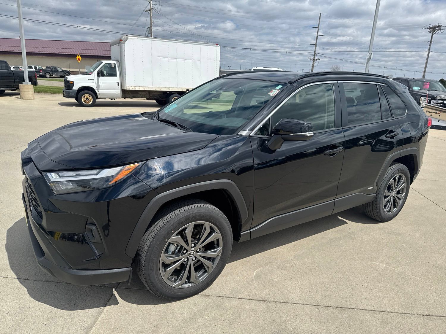 Used 2025 Toyota RAV4 XLE Premium AWD/4WD image 4