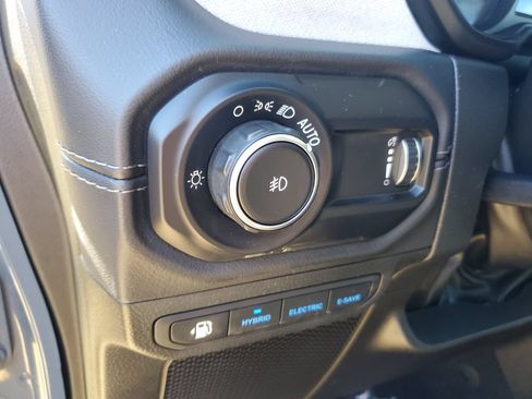 Used 2024 Jeep Wrangler Unlimited Sahara AWD/4WD image 24