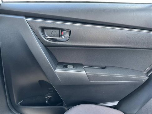 Used 2019 Toyota Corolla LE image 14