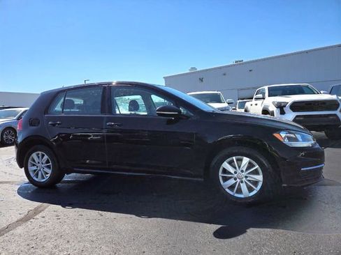 Used 2019 Volkswagen Golf S image 3