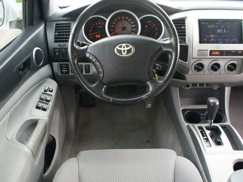 Used 2011 Toyota Tacoma PreRunner image 5