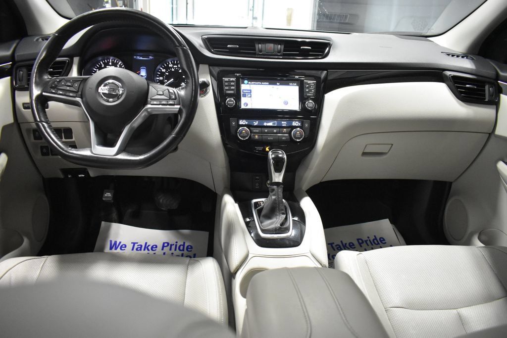 Used 2017 Nissan Rogue Sport SL w/ SL Premium Package AWD/4WD image 13