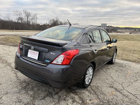 Used 2015 Nissan Versa SV image 5