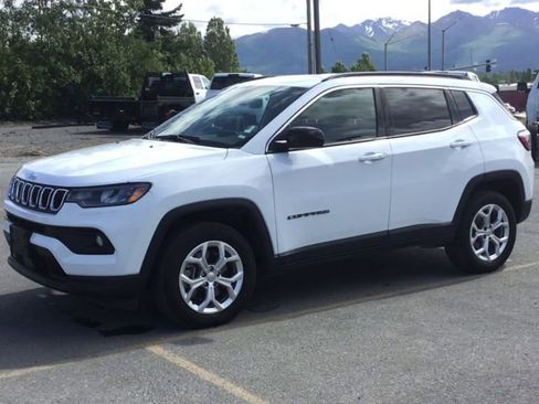 Certified 2024 Jeep Compass Latitude image 4