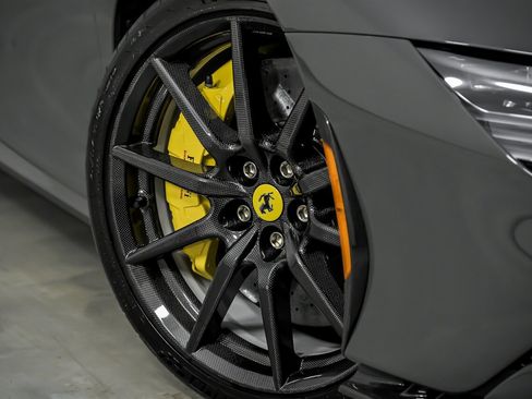 Used 2024 Ferrari SF90 Spider image 3