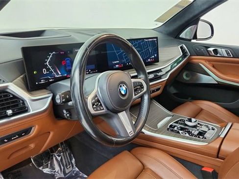 Used 2024 BMW X7 xDrive40i w/ Executive Package image 19