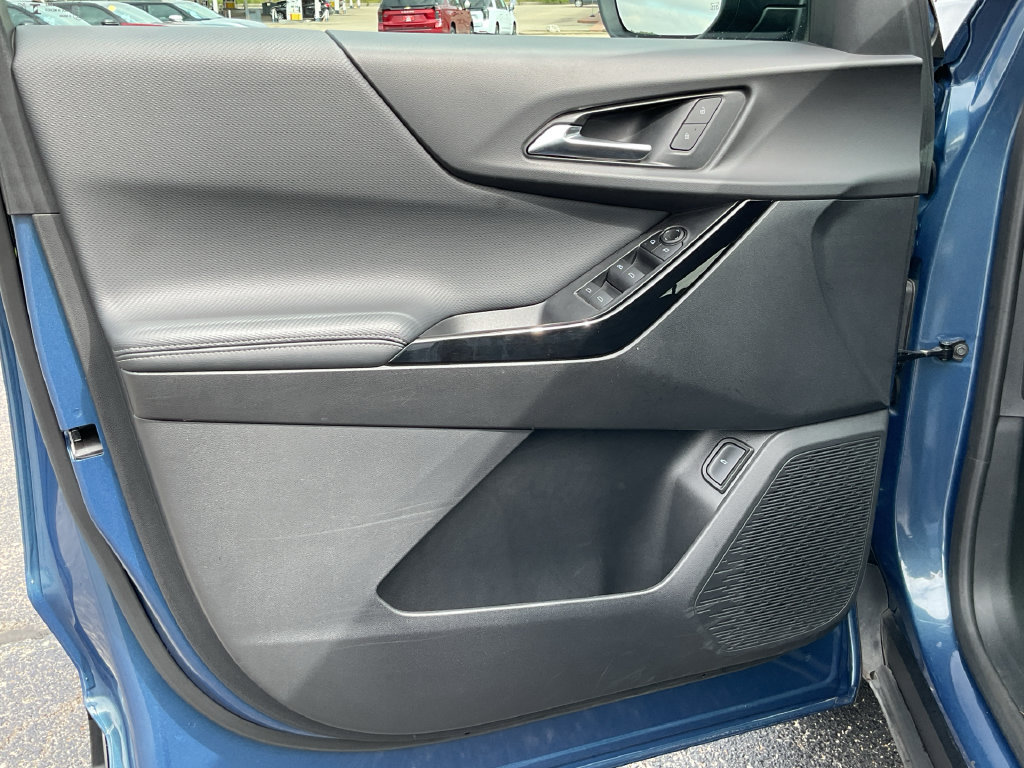 Used 2025 Chevrolet Equinox LT w/ Convenience Package II FWD image 11