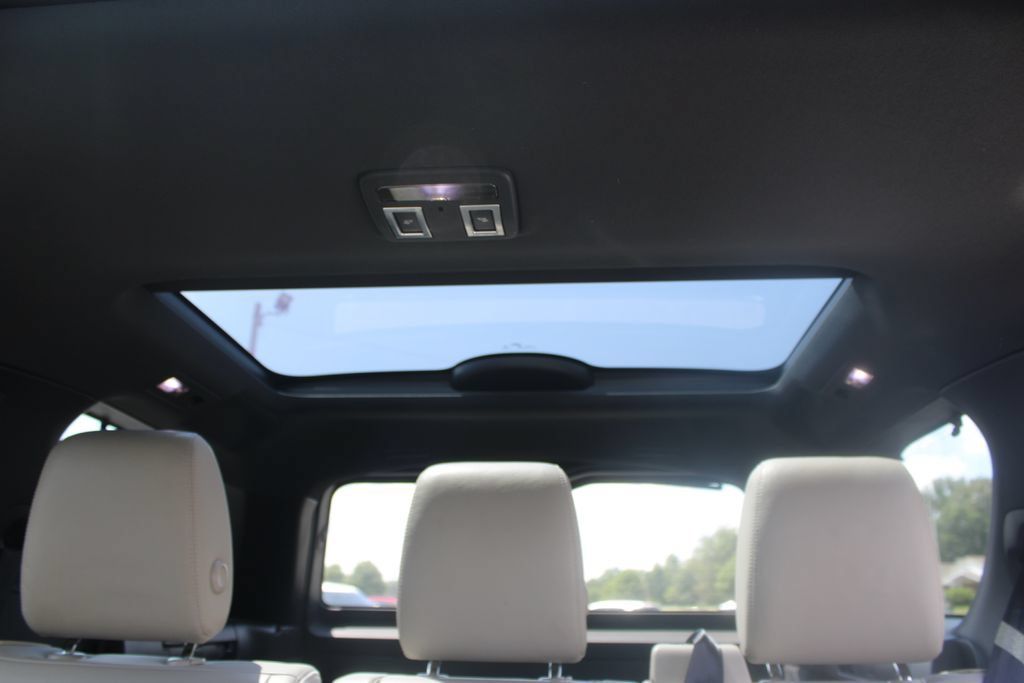 Used 2019 Land Rover Discovery SE AWD/4WD image 40