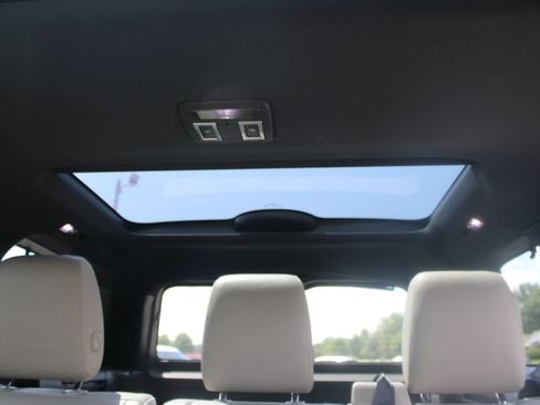 Used 2019 Land Rover Discovery SE AWD/4WD image 40