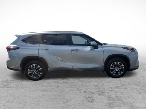 Certified 2025 Toyota Highlander XLE image 4