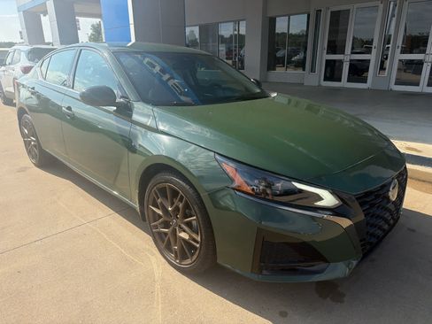 Used 2025 Nissan Altima 2.5 SR AWD/4WD image 8