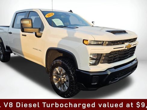 Used 2024 Chevrolet Silverado 2500 Custom w/ Custom Value Package AWD/4WD image 4