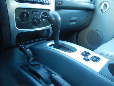 Used 2005 Jeep Liberty Limited image 39