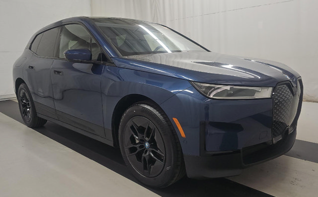 Used 2024 BMW iX xDrive50 w/ Premium Package AWD/4WD image 3
