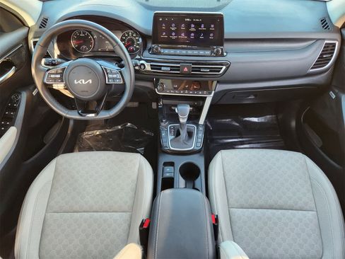 Certified 2023 Kia Seltos SX w/ SX Sunroof Package image 25