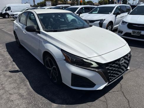 Used 2024 Nissan Altima 2.5 SR FWD image 9