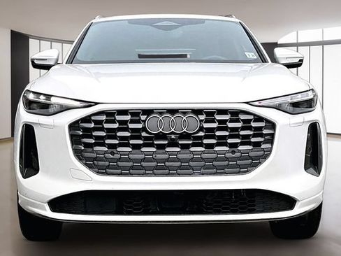 Used 2025 Audi Q5 Premium AWD/4WD image 2