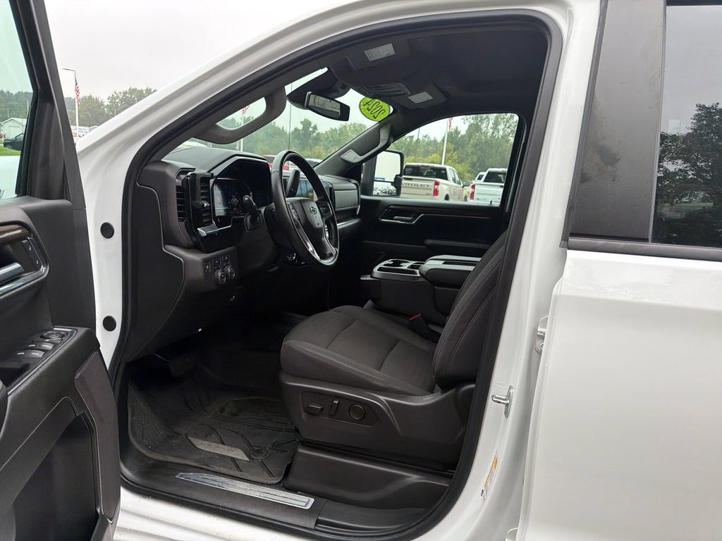 Used 2024 Chevrolet Silverado 1500 RST w/ Max Trailering Package AWD/4WD image 11