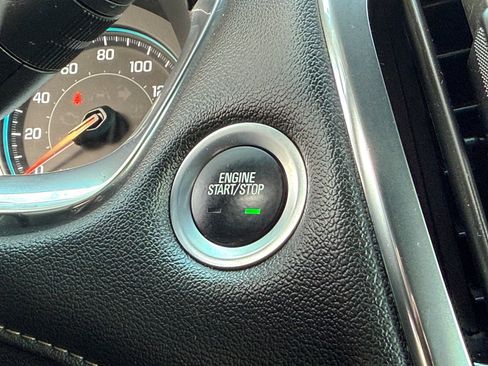 Used 2023 Chevrolet Traverse LT image 28