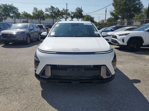Used 2025 Hyundai Kona SEL FWD image 8