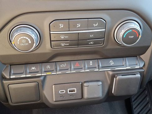 Used 2024 Chevrolet Silverado 1500 Custom Trail Boss w/ LPO, Dark Essentials Package image 15