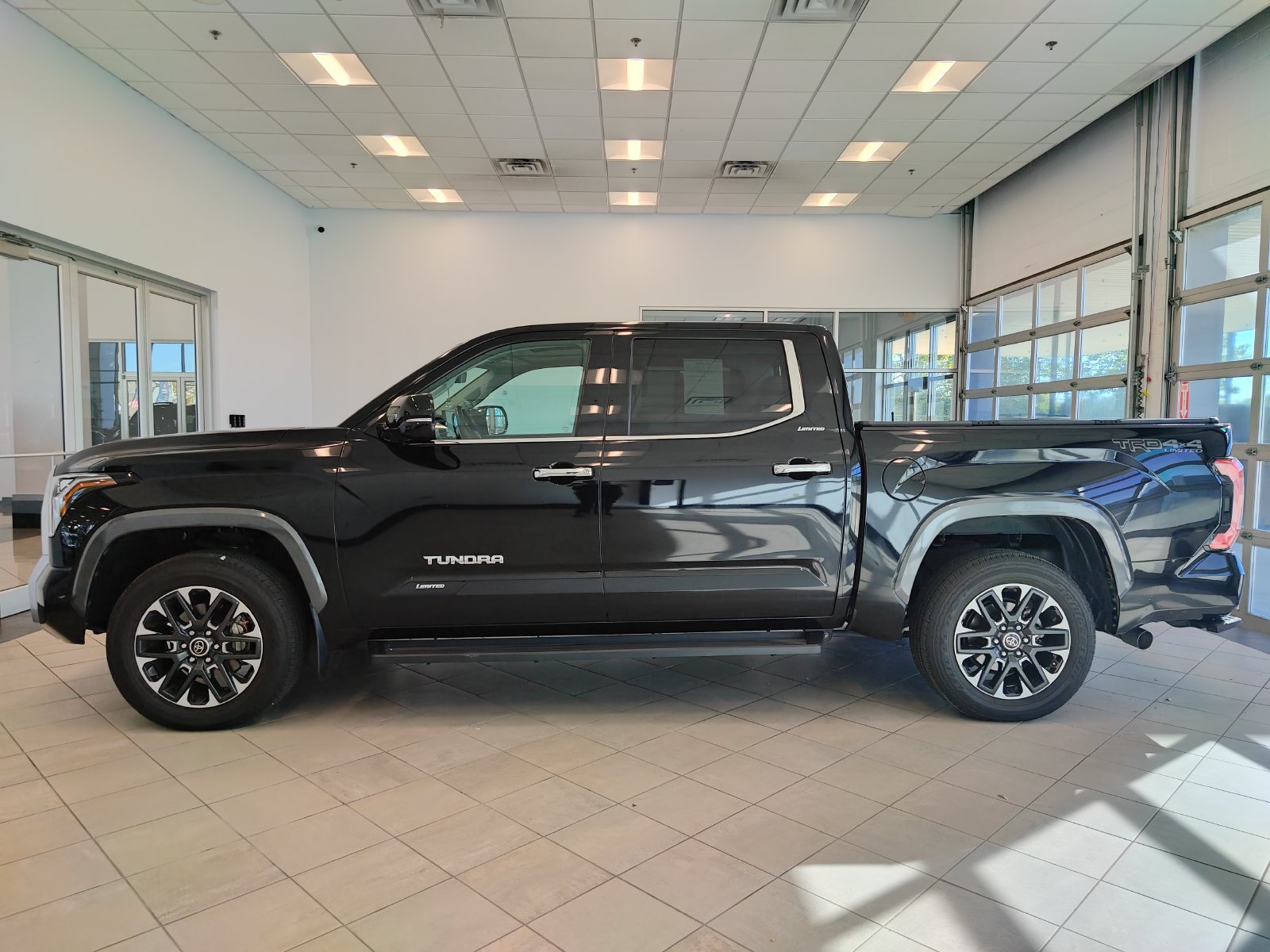 Used 2023 Toyota Tundra Limited AWD/4WD image 6