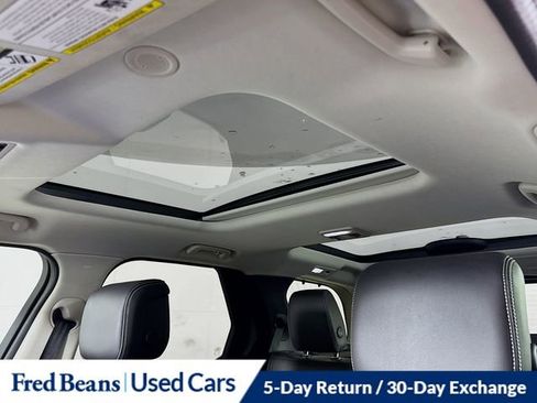 Used 2024 Land Rover Discovery S image 25