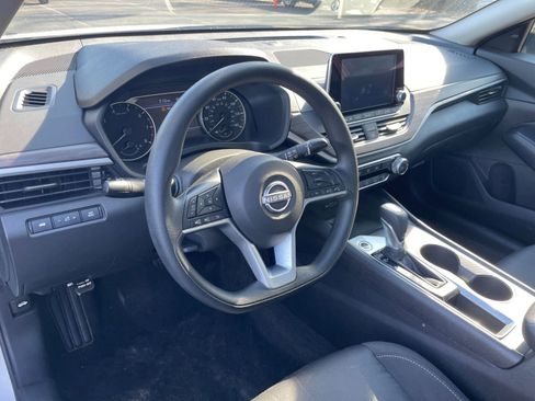 Used 2025 Nissan Altima 2.5 SV image 27