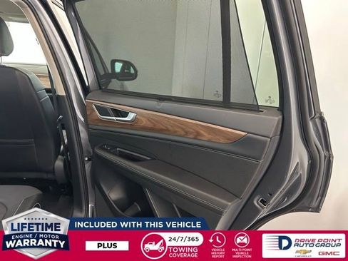 Used 2025 Volkswagen Atlas SE AWD/4WD image 25